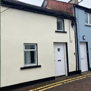 2 Bed Townhouse Eyre Square Centre Apartment