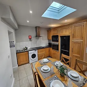 4 Eyre Square Lane Apartment